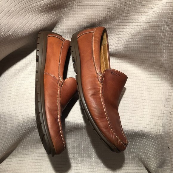 Ecco men leather driving shoes, color is cognac, 8.5